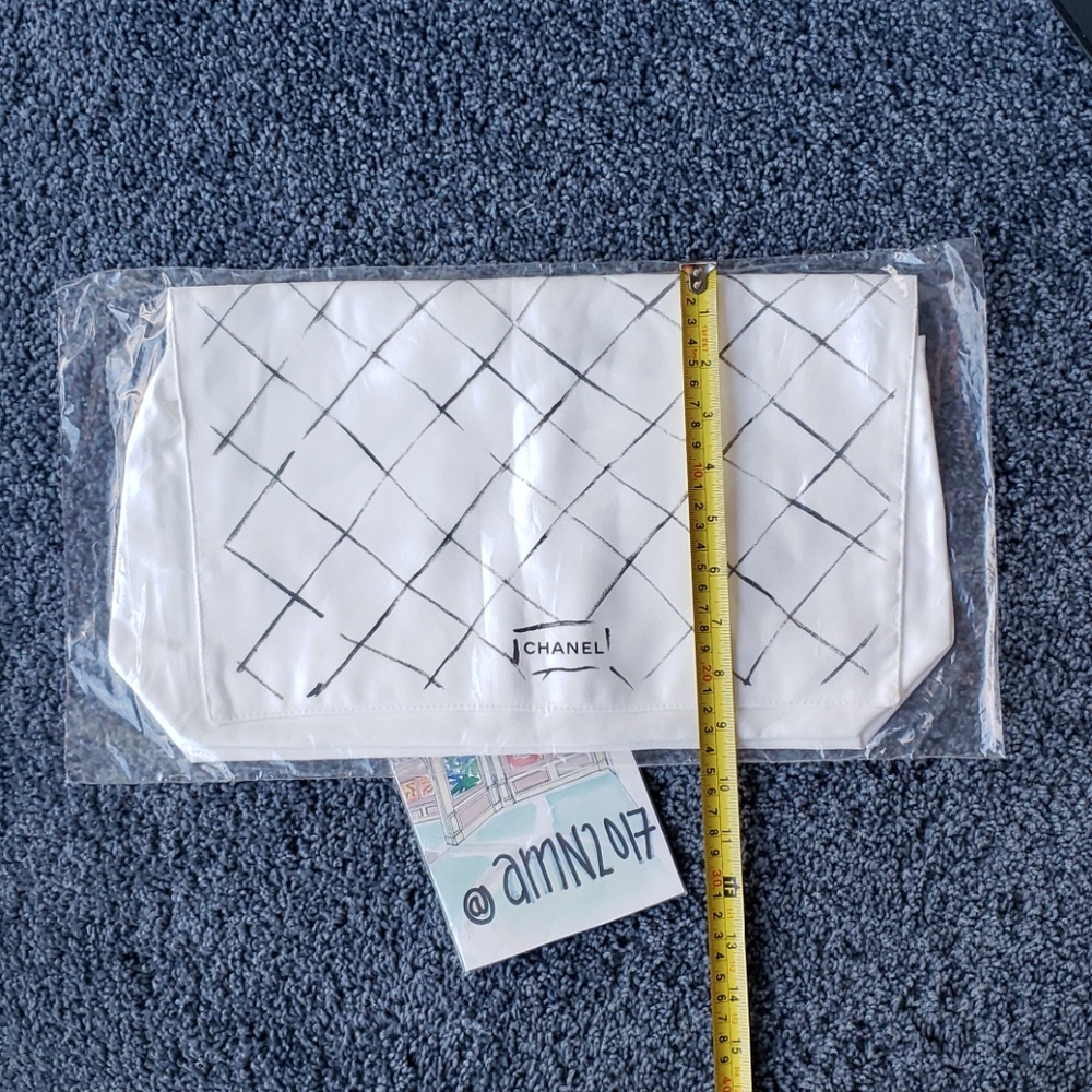 Brand New Large - Chanel Dust bag signed by Karl Lagerfeld - Picture 2 of 4